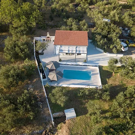 Сasa de vacaciones Family Friendly House With A Swimming Pool - 25825 Makarska