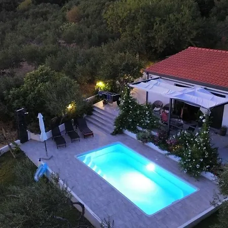Family Friendly House With A Swimming Pool - 25825 * Макарска