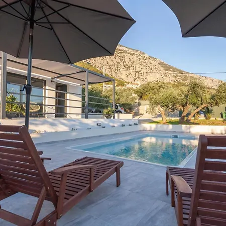 Family Friendly House With A Swimming Pool - 25825 * Makarska