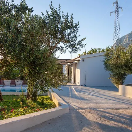 Family Friendly House With A Swimming Pool - 25825 Сasa de vacaciones Makarska