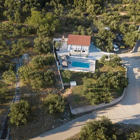 Family Friendly House With A Swimming Pool - 25825 Дом отдыха *