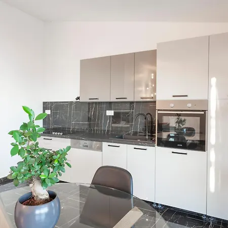 Family Friendly House With A Swimming Pool - 25825 Makarska