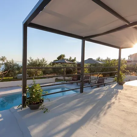 Сasa de vacaciones Family Friendly House With A Swimming Pool - 25825