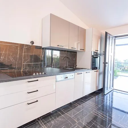 Family Friendly House With A Swimming Pool - 25825 Nyaraló Makarska